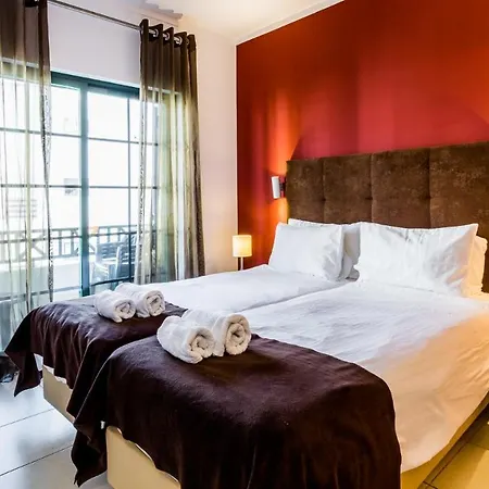 2-b Sleeps 6 Pool Parking