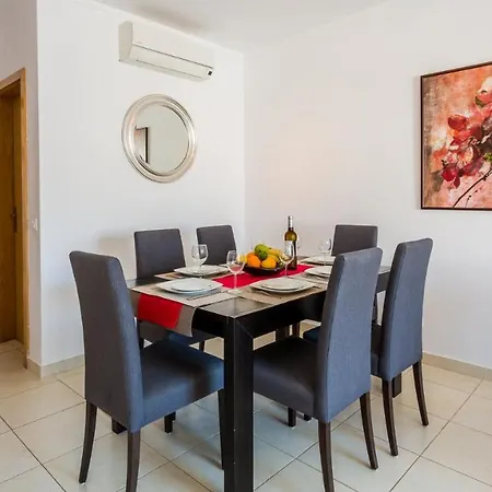 2-b Sleeps 6 Pool Parking Apartment Albufeira