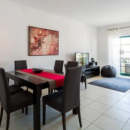 2-b Sleeps 6 Pool Parking Apartment *